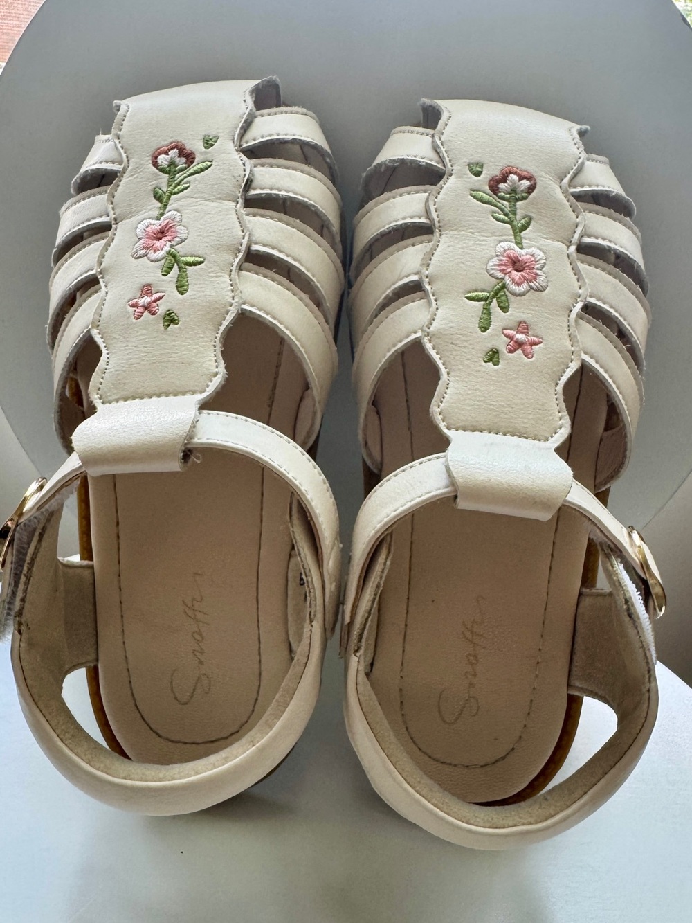 Kids Floral Embroidered Sandals Cream EU 27 (US 9.5-10 Toddler)